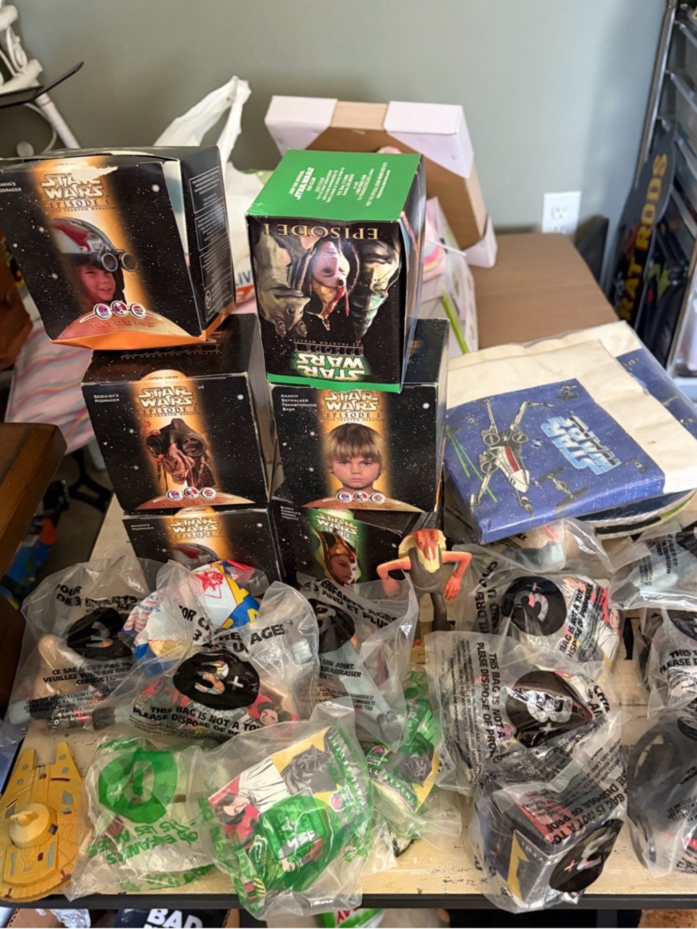 Star Wars Collectible Mini Figures & Accessories - Multicolor